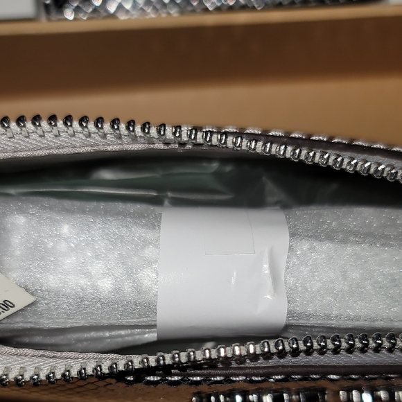 Michael Kors Crossbody/Shoulder Bag + Card Wallet Set in Silver - Picture 3 of 6